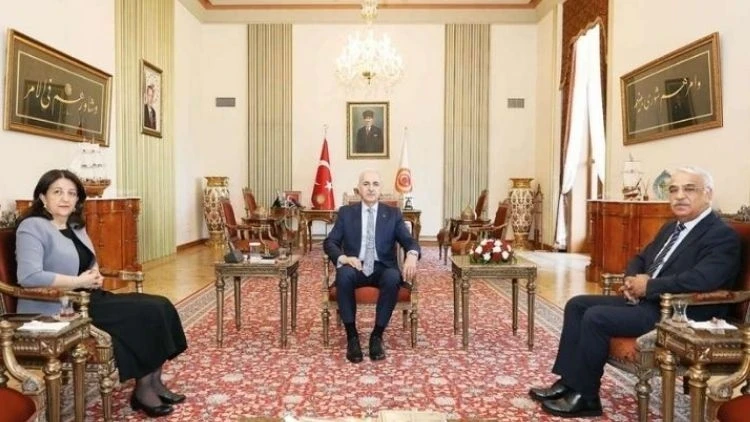 ‘Kod Yasa’ Görüşmesi… Kurtulmuş’a DEM Parti ziyareti
